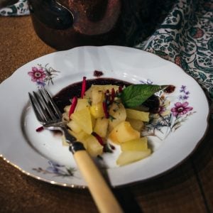 dessert pommes et caramel d'olives noires