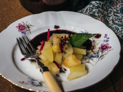 dessert pommes et caramel d'olives noires