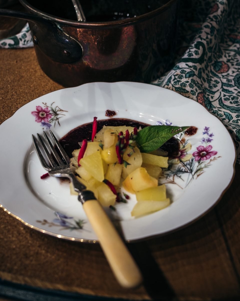 dessert pommes et caramel d'olives noires